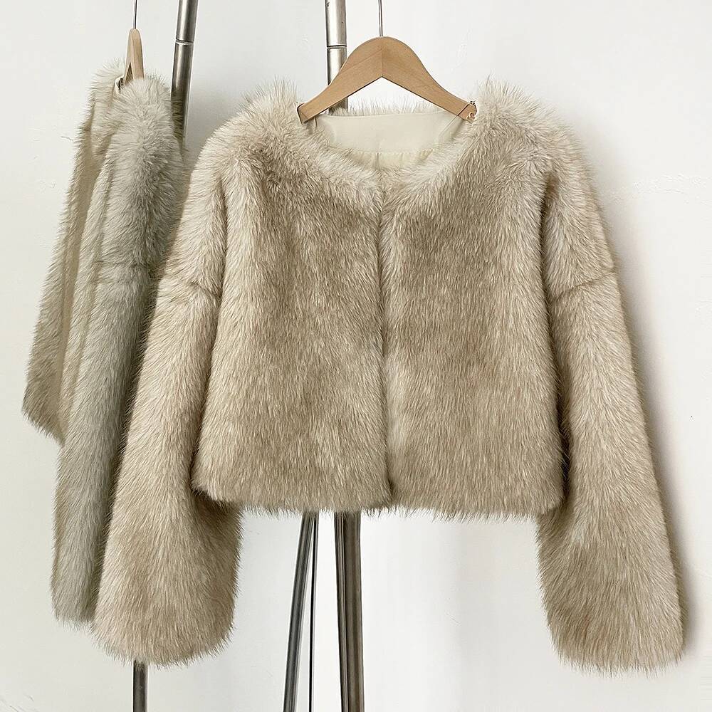 Winter Hot Cool Girl Fluffy Short Jacket Female Iconic Street Fashion Week Brand Gardient Cropped Faux Fur Coat Women