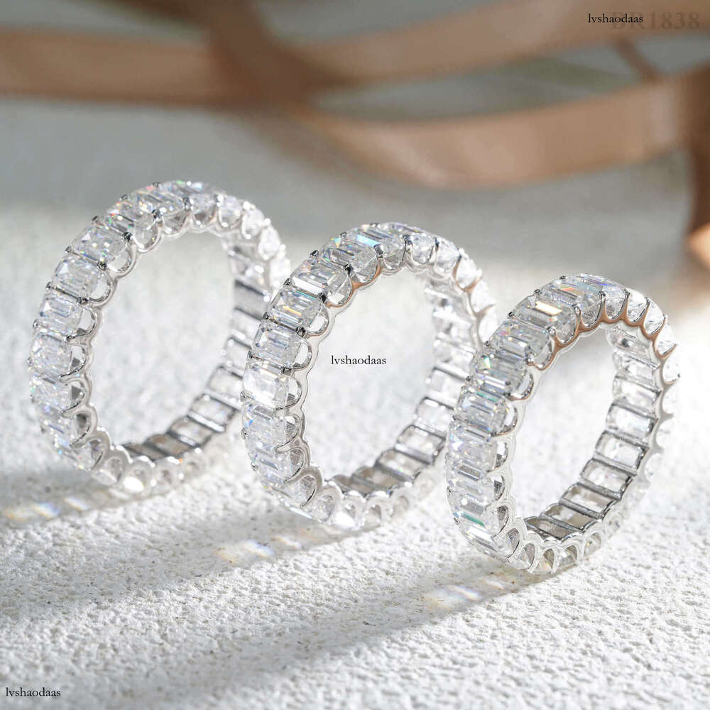 Hot Selling S Silver Emerald Cut Full Inlaid D Color Moissanite Single Row Unisex Plain Band Ring