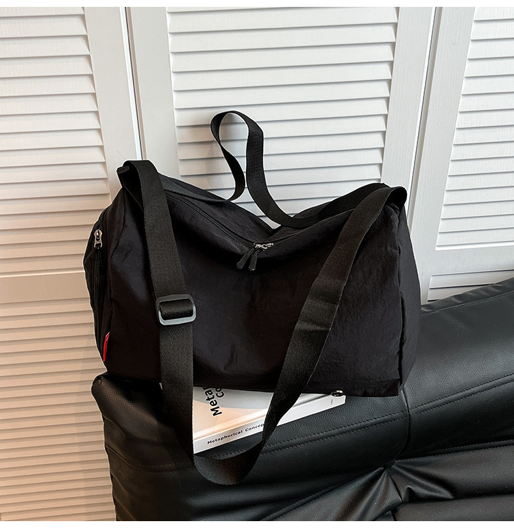 Cross-border Short Trip Travel Bag Swimming Fitness Sports Bag Yoga Commuting Casual Toast Bag Simple Luxury Designer Bag Bag Versatile Crossbody Bag