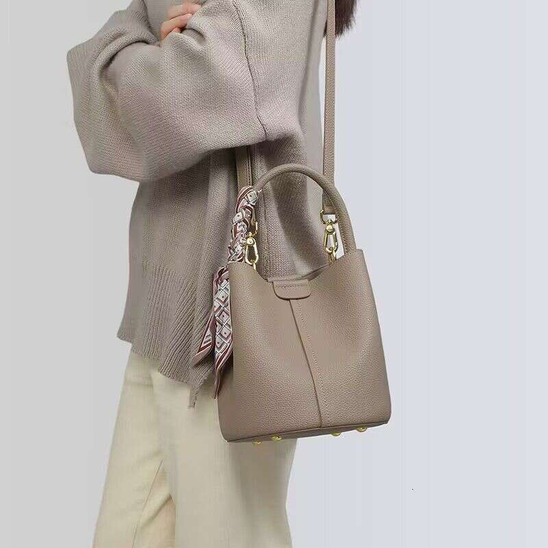 Top Layer Cowhide For Women, INS Style, Light Handbag, Large Capacity Crossbody Bag, Casual Niche Bucket Bag
