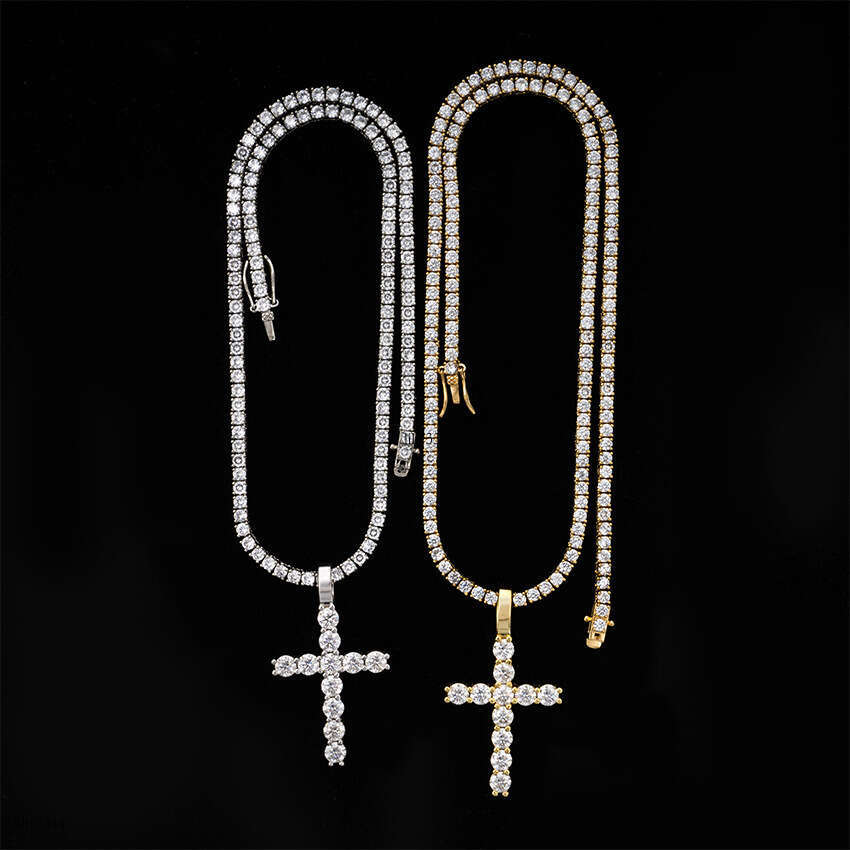Hip-Hop Personality Iced Out VVS Cross Full Inlaid D Color Moissanite Necklace Pendant