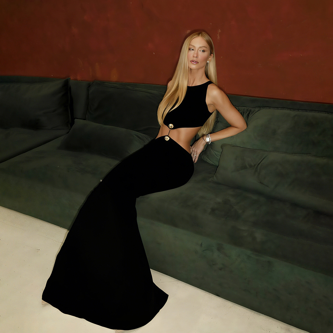 2025 Autumn New Womens Fashion Sexy Waist-Exposing Long Dress Round Neck Sleeveless Solid Color Dress
