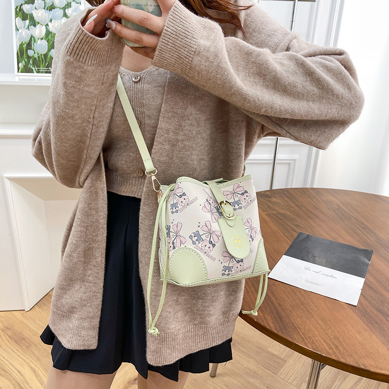 This year's popular bag female new fashion print all go together shoulder large capacity letter cross body bucket bag 2025