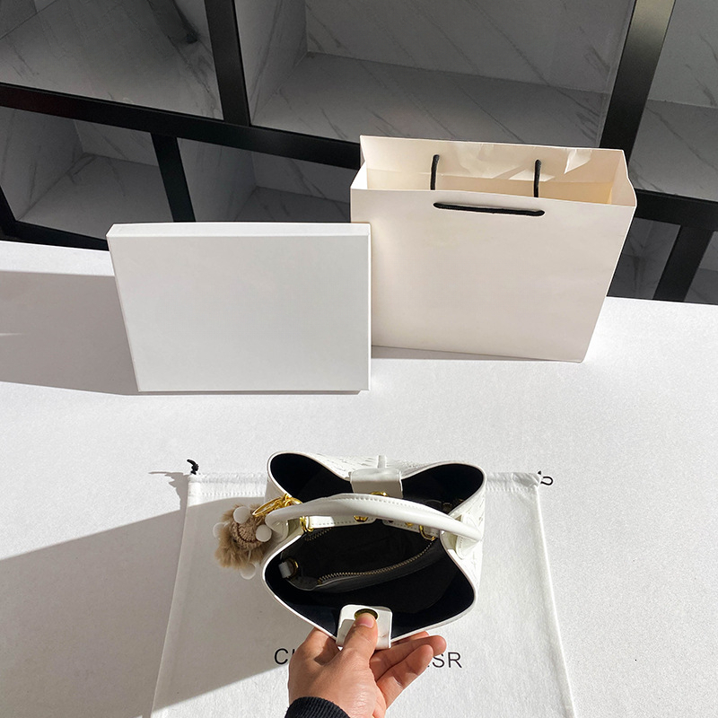 High Quality Handbag 2025 New Women's Designer Luxury Brand Embroidery Hand-held Bucket Bag Commuting Bag Outdoor Vacation Bag High-end Dinner Ba