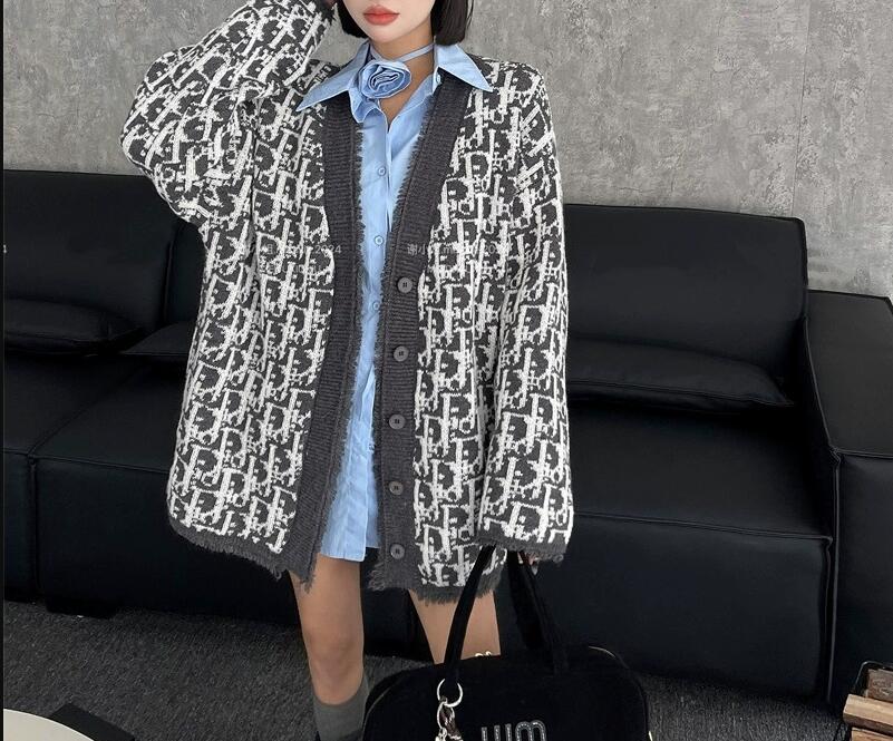 D-002r Women's top desinger luxury cardigans Sweaters knitted fashion style winter spring jumper V-neck Sweater for girls woman top