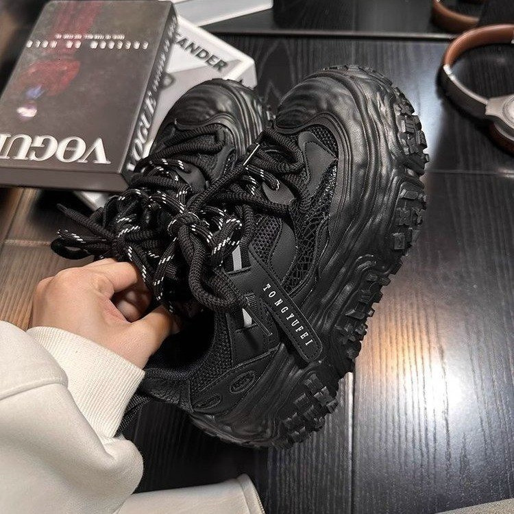 2025 designer's new women's dad shoes, lace up height increasing sports and leisure shoes, lightweight thick soled women's single shoes