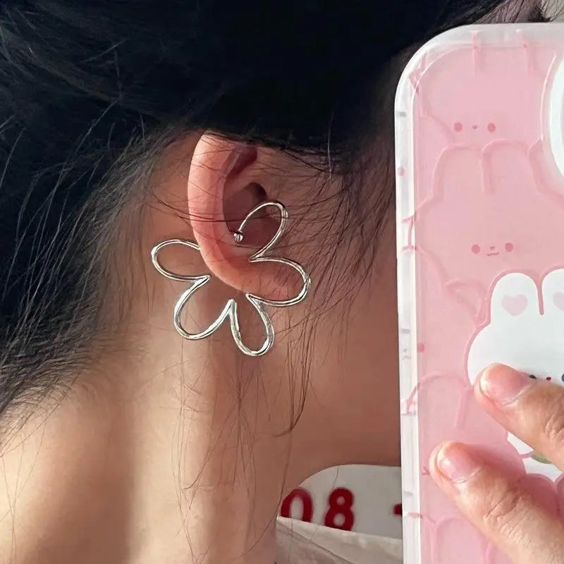 Fashion Exaggerated Hollow Flower Ear Bone Clip Non-Pierced Earring Silver Color Ear Cuff for Women Girls Aesthetic Jewelry 1pc 250807