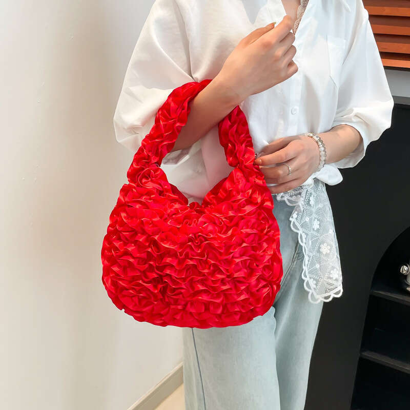 Hot Selling New Style Personality Pleated Women's Niche Design Fashion Handbag Elegant Commuter Handheld Evening Bag Designer Bags