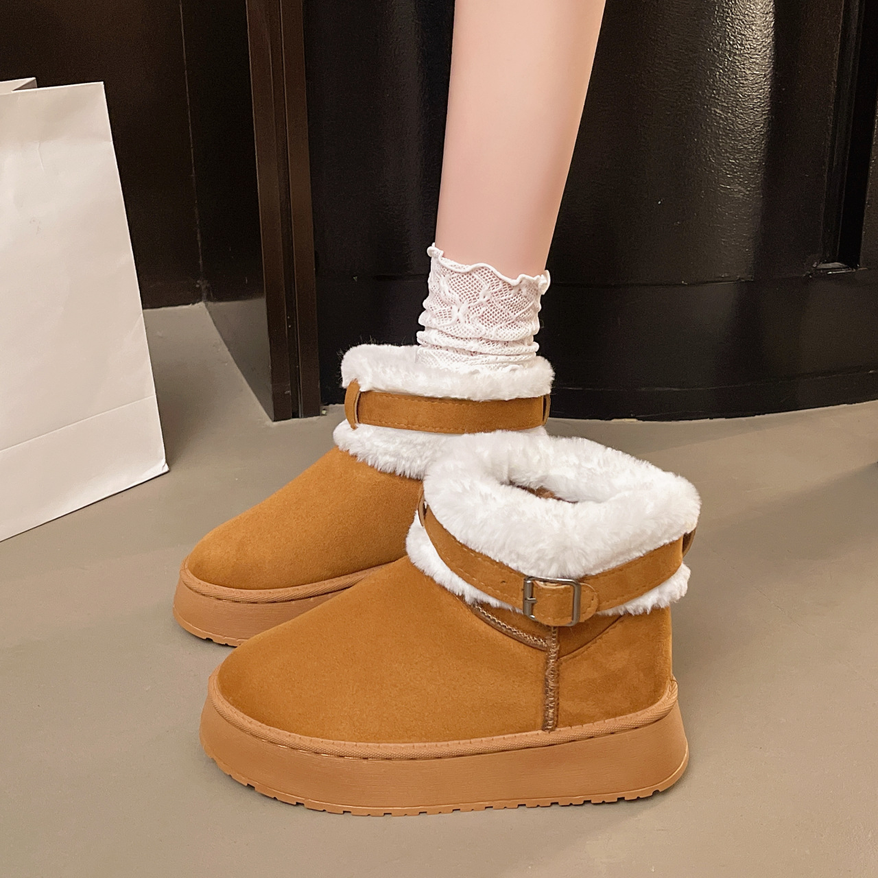 new Free delivery designer woman boots Cotton boots with added fur thickened warm boots outdoor cotton shoes