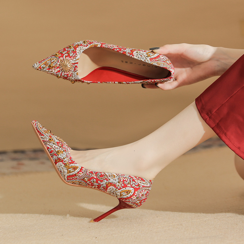 Women's slim heel 2025 designer new pointed elegant bridal wedding shoes