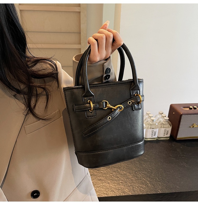 Niche Bags For Women 2025 New Autumn Winter Vintage Versatile Luxury Bag Handbag Crossbody Bag High-end Feel Designer Bag Cross-border Wholesale Bucke