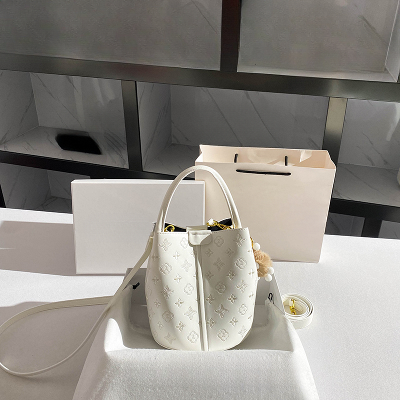 High Quality Handbag 2025 New Women's Designer Luxury Brand Embroidery Hand-held Bucket Bag Commuting Bag Outdoor Vacation Bag High-end Dinner Ba