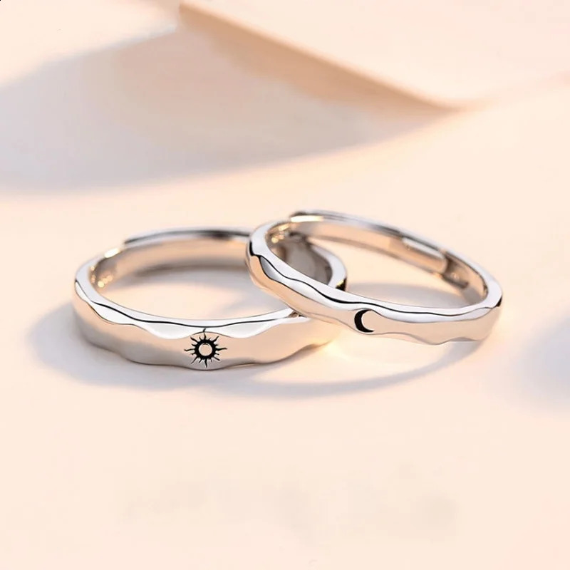 2Pcs Silver Color Sun Moon Couple Rings For Women Romantic Day Night Letter Ring Lover Engagement Banquet Jewelry Dating Gift 250805
