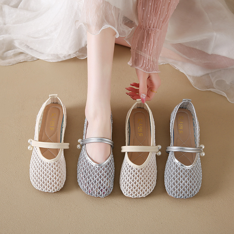 French retro Mary Jane women's shoes 2025 designer's new hollowed out flat belt single shoe