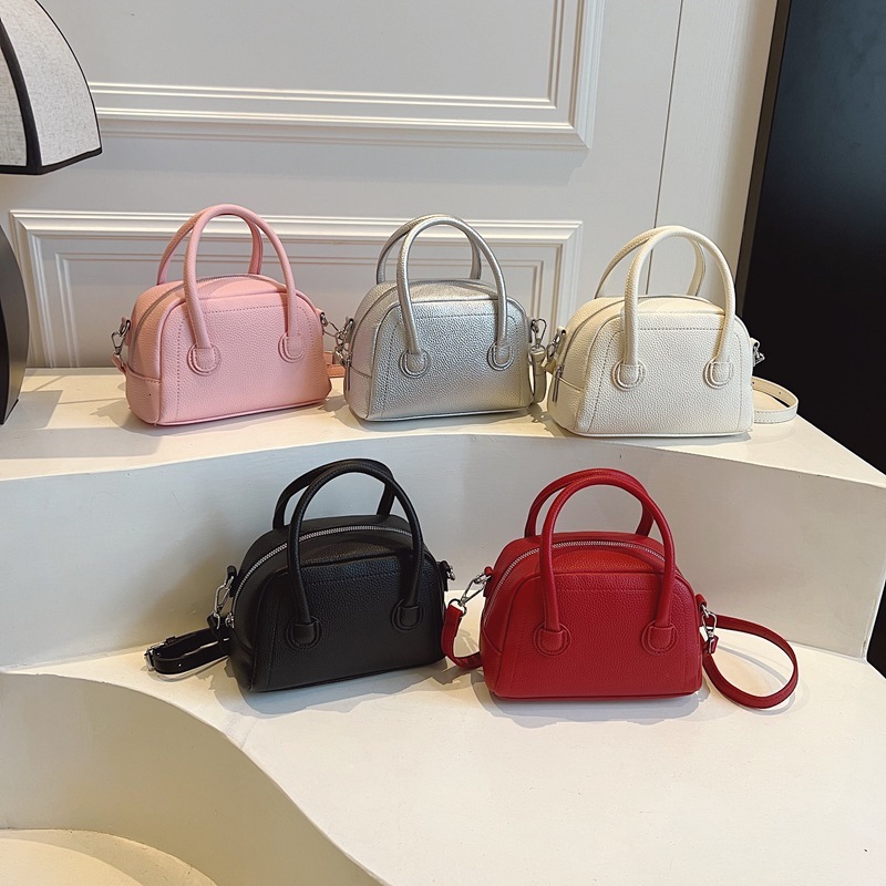 Korean Version 2025 Designer Bag New Handheld Bowling Bag Casual Versatile Fresh Single Luxury Bag Shoulder Crossbody Boston Pillow Bag