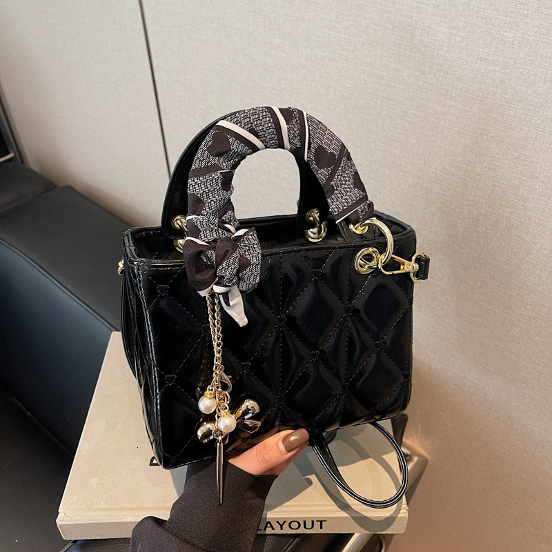 Designer's High-end Fashion Handbag, Princess Diana Style Women's 2025 New Quilted Shoulder Bag, Casual Multifunctional Crossbody Bag