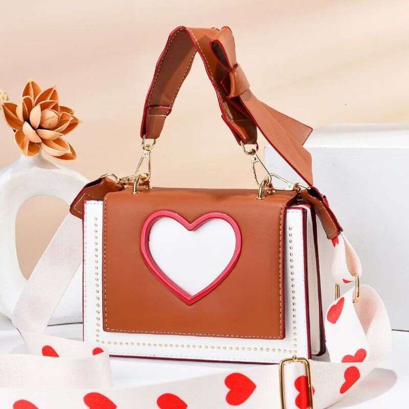 Wide Shoulder Strap Small Square Bag Messenger Female Versatile Niche Design High End Sensitive Heart Handbag Wholesale