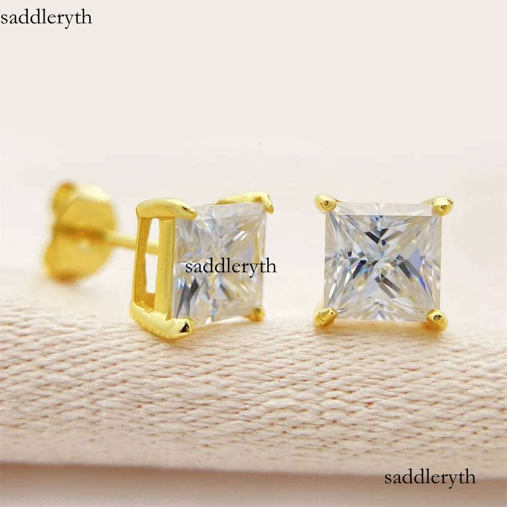 2024 Four Claw Fashion s Sier Mozambique VVS Heart shaped Couple Personalized Earnail Accessories 62