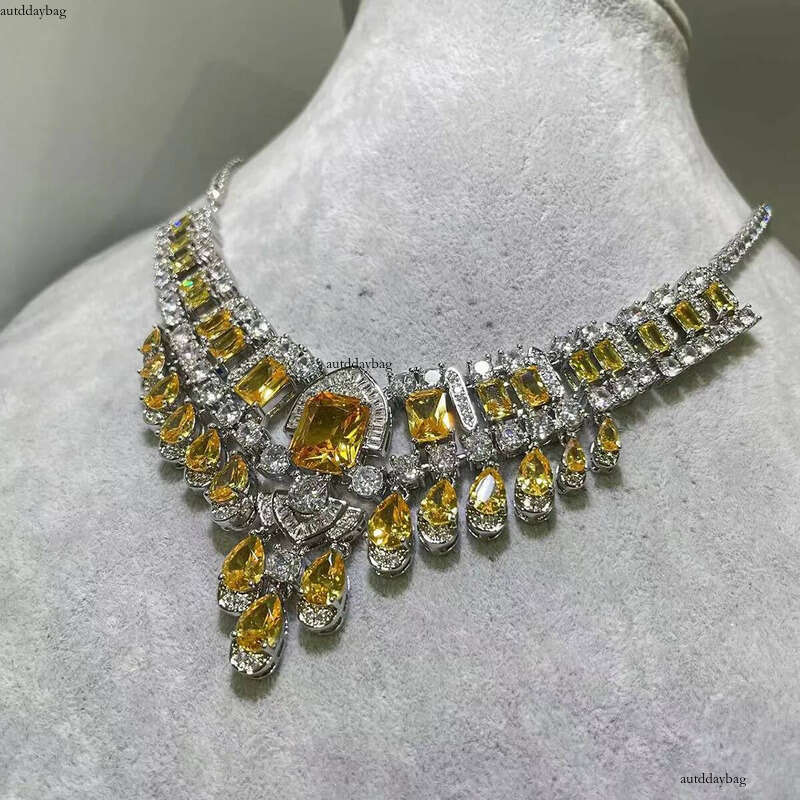 2024 Handmade Sparkling Bridal Pendant Jewelry White Gold Fill Water Drop Yellow Moissanite Dia Party Gorgeous Women Wedding Necklace Gift
