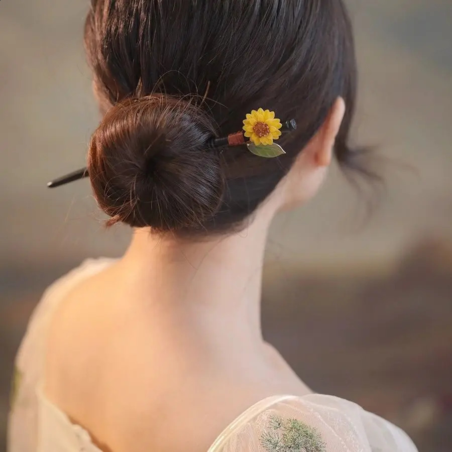Sunflower Bamboo Hair Stick Elegant Traditional Chinese Ornament Hairstyle Accessory Cultural Cheongsam Functional Hairpin Gift 250807
