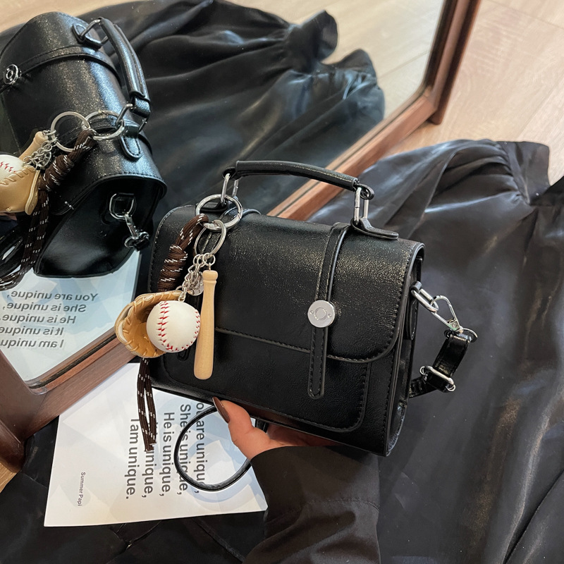 Vintage Handheld Cambridge Luxury Bag Bag Fashion Versatile Crossbody Small Bag For Designer Bag Women 2025 New Niche Design Commuter Shoulder Bag