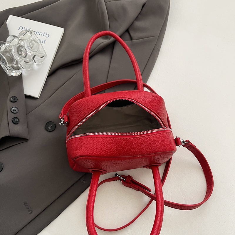 Korean Version 2025 Designer Bag New Handheld Bowling Bag Casual Versatile Fresh Single Luxury Bag Shoulder Crossbody Boston Pillow Bag