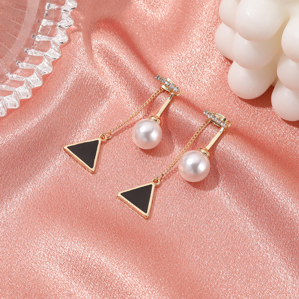 Ins Style Triangle Earrings For Women, Personality And Temperament Pearl Back Hanging Earrings, Fashionable Ear Accessories