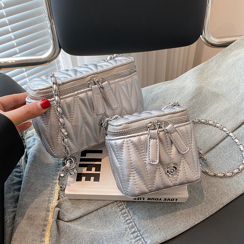 This Year's Trend Embroidery Thread Small Designer Bag Bag 2025 New Fashion Women's Bag Versatile Chain Bag Crossbody Bag Trendy Luxury Bag 