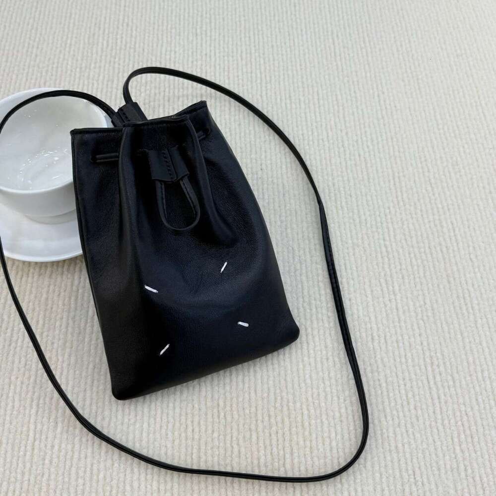 Fashion Summer New Single Shoulder Crossbody Coin Phone Mini Simple Niche Design Sheepskin Women's Bag designer bag B5