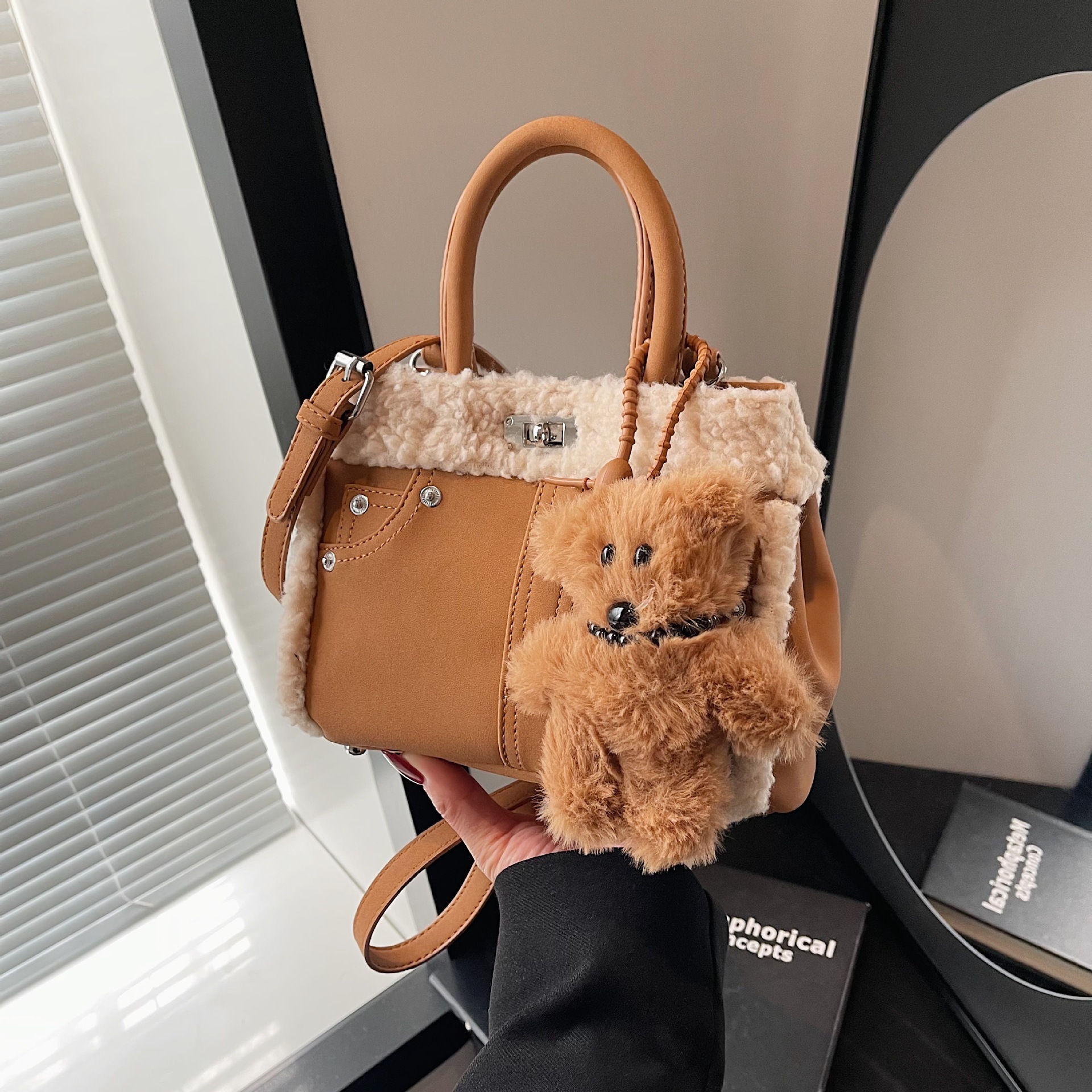 Autumn Designer Bag Winter Factory Direct Luxury Bag New French Handbag High-end Niche Tote Bag Fashion Trendy Crossbody Bag