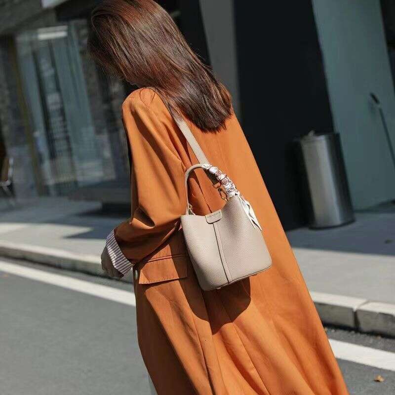 Top Layer Cowhide For Women, INS Style, Light Handbag, Large Capacity Crossbody Bag, Casual Niche Bucket Bag
