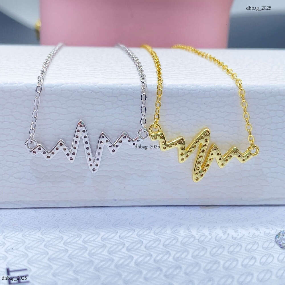Sterling Sier Inlaid D Color Moissanite Electrocardiogram Light Collarbone Necklace Versatile