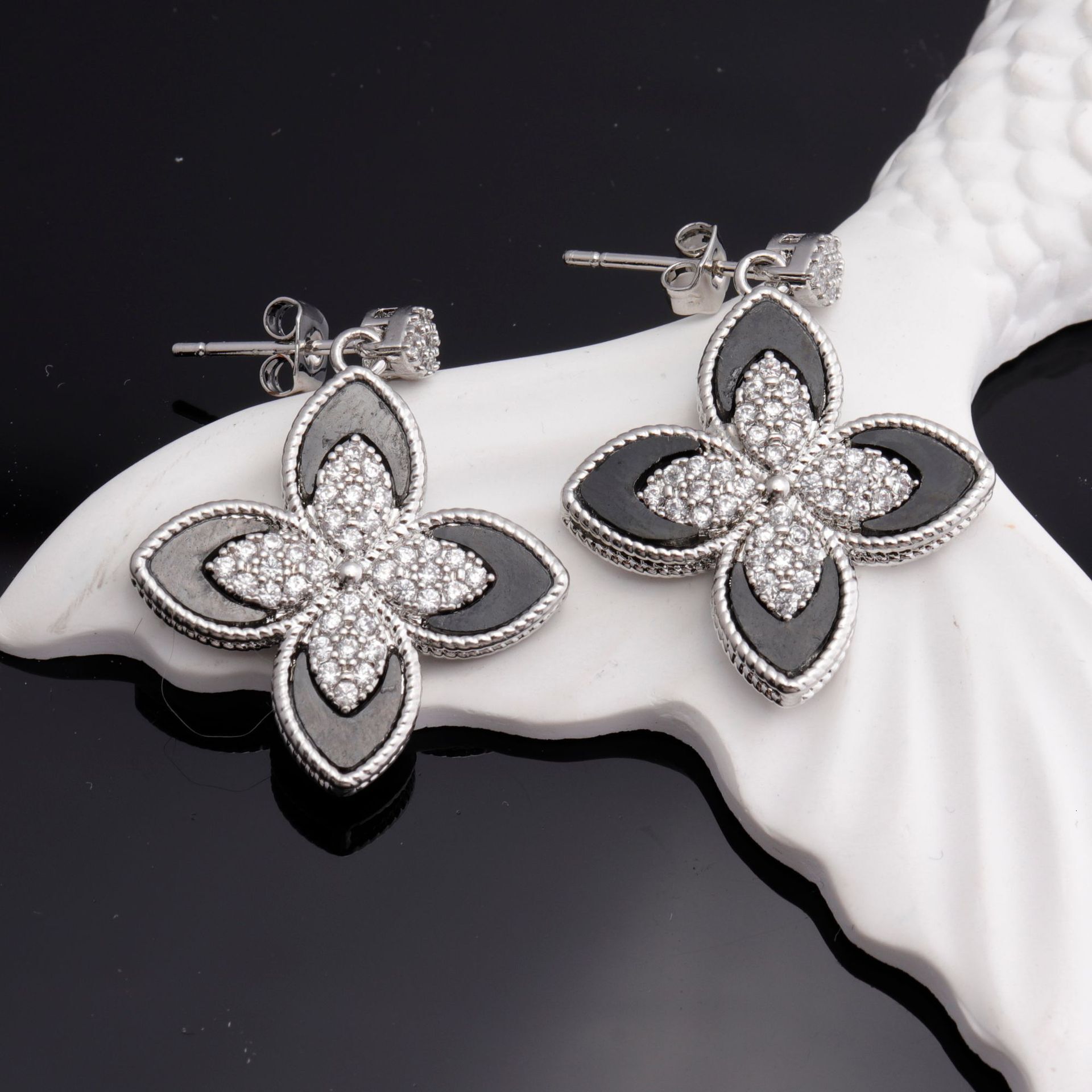 New High Version Pointed Four-Leaf Clover RC Flash Dia Rhombus Four-Petal Flower Three-Dimensional Pendant Earrings Ear Jewelry