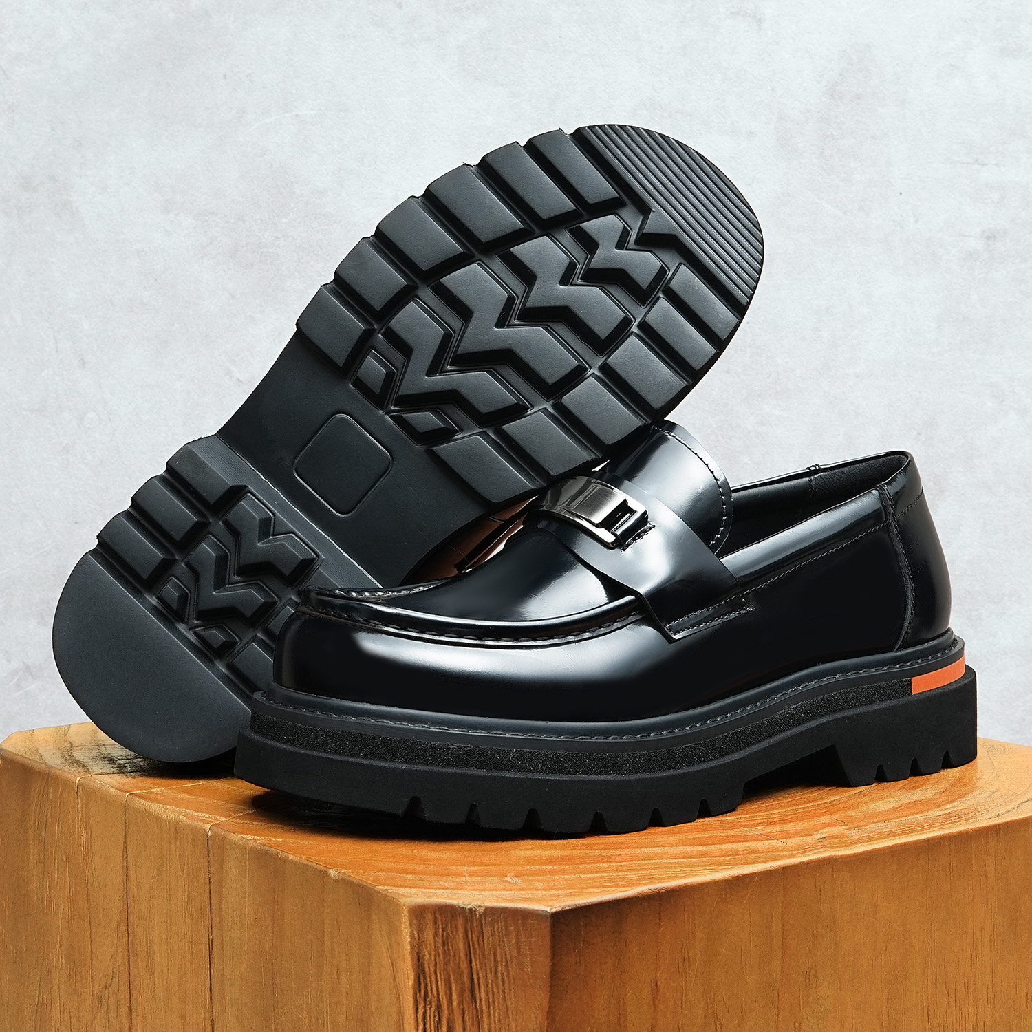 Men's shoes, thick-soled for height increase, European square toe style, large size 46, bright leather with split beads, made of genuine.