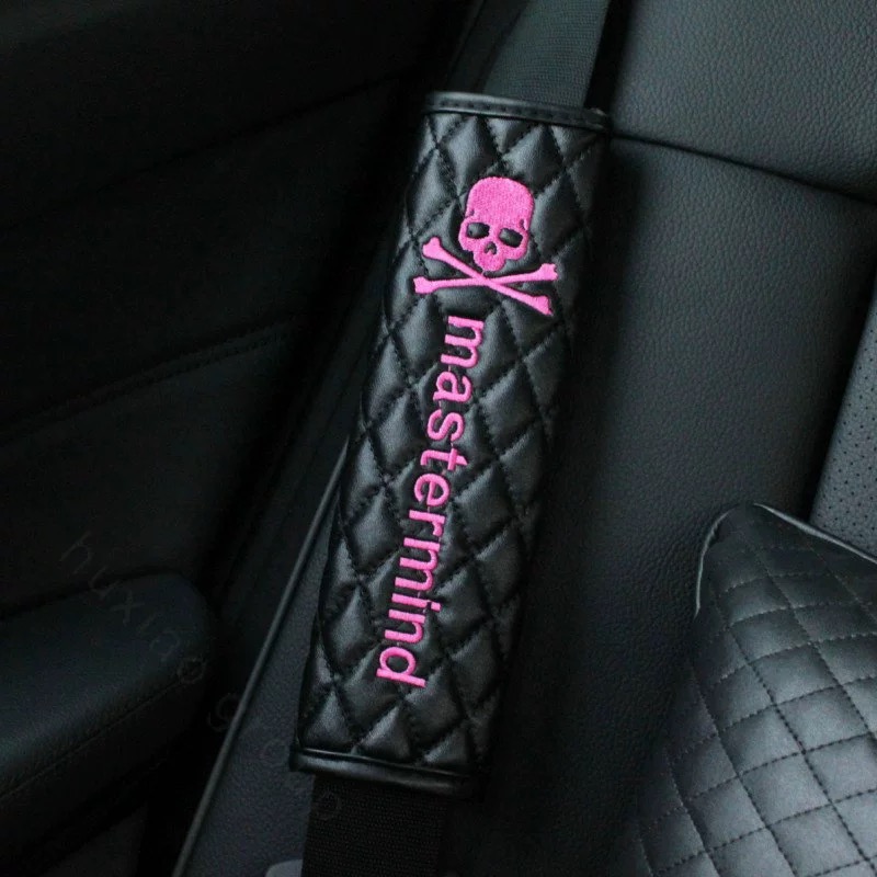 Car-mounted seat belt protection cover with skull-shaped shoulder guard