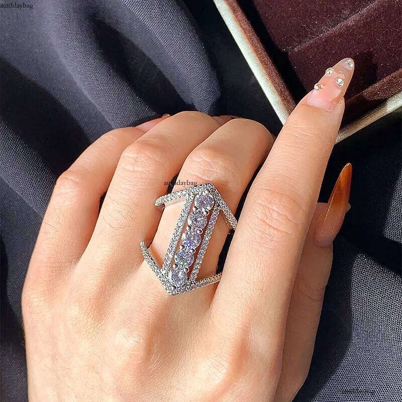 Ins Top Sell Wedding Rings Jewelry Sterling Sier Row Drill Lab Moissanite Dia Zircon Party Eternity Women Engagement Band Ring For Lover Gift