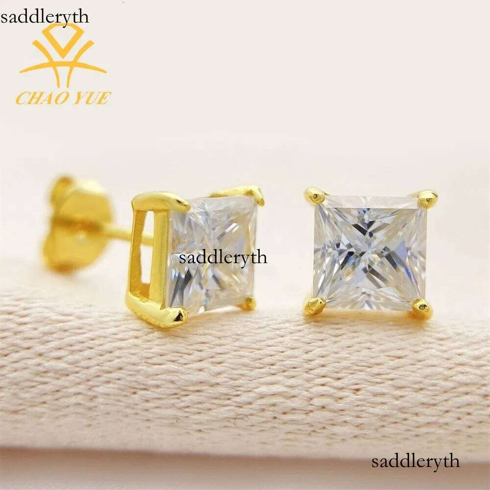 2024 Four Claw Fashion s Sier Mozambique VVS Heart shaped Couple Personalized Earnail Accessories 62