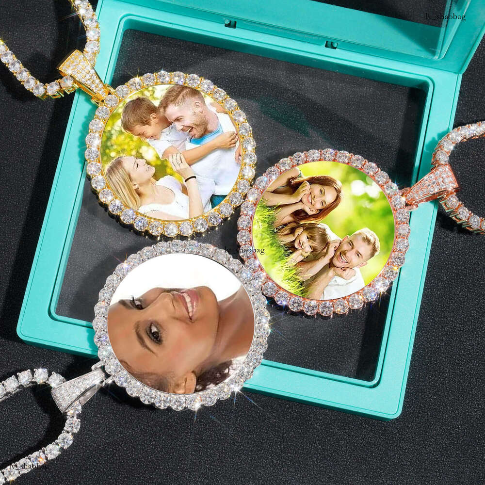 Hip-Hop Round Sier Inlaid Moissanite Frame Pendant Personalized Commemorative Photo Accessory