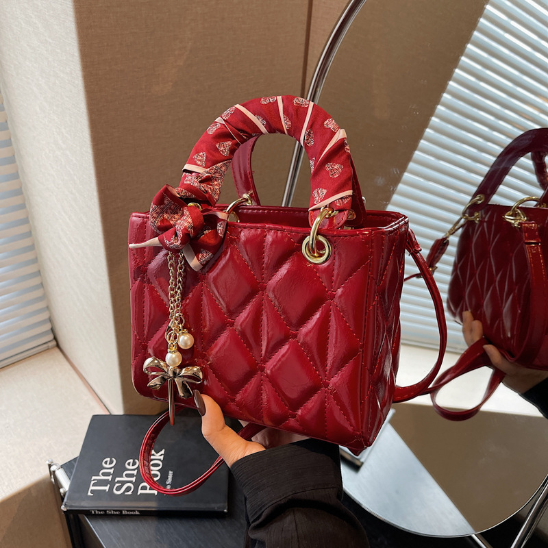 Designer's High-end Fashion Handbag, Princess Diana Style Women's 2025 New Quilted Shoulder Bag, Casual Multifunctional Crossbody Bag