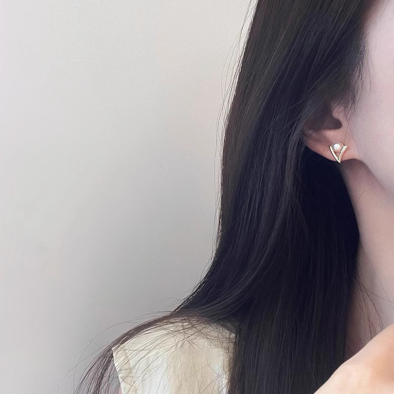 S999 Pure Silver Needle Triangle Freshwater Pearl Earrings Free Shipping Designer Luxury Jewelry New Women's Clip On Non Perforated Ear Accessori