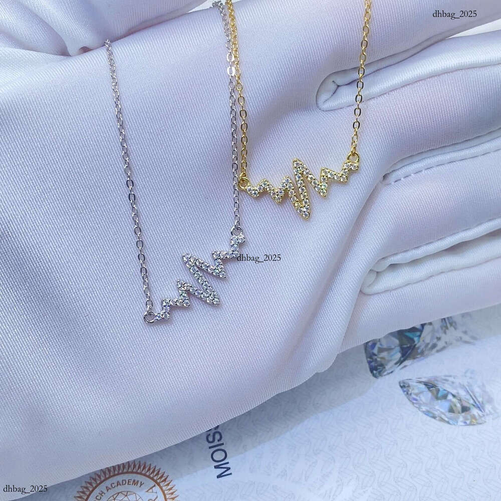 Sterling Sier Inlaid D Color Moissanite Electrocardiogram Light Collarbone Necklace Versatile