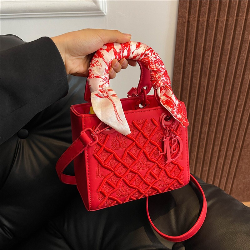 Free Shipping Designer Embroidery Women's Bag Wholesale Handbag 2025 New Fashion Cross-border Women's Handbag Shoulder Width Horizontal Body
