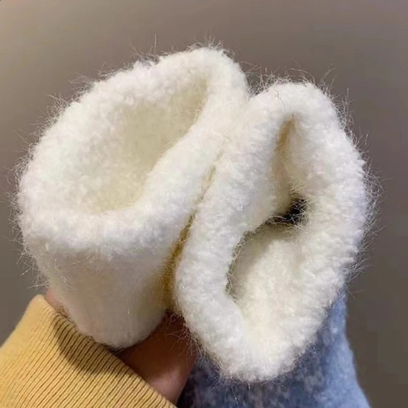 Screentouch Gloves for Autumn Winter Warm Liner Gloves for Female Girl Christmas Hand Warmer Women Daily Wear Handwear 250807
