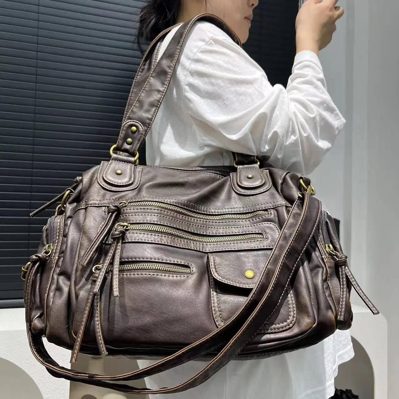 Y2K Hot Girl Single Shoulder Crossbody Vintage Washed Leather Motorcycle Large Capacity Multi Pocket Bag