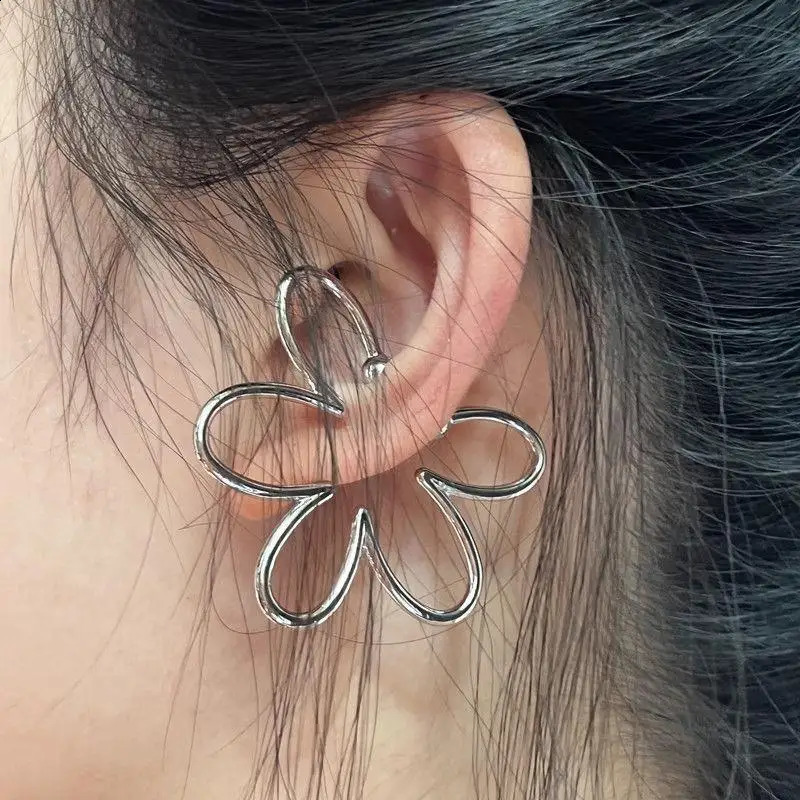 Fashion Exaggerated Hollow Flower Ear Bone Clip Non-Pierced Earring Silver Color Ear Cuff for Women Girls Aesthetic Jewelry 1pc 250807