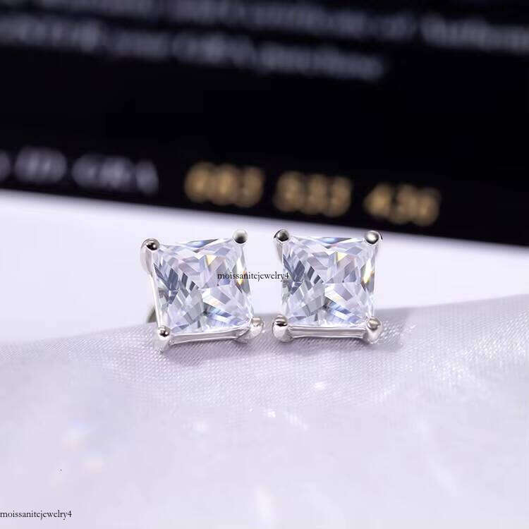 Unisex Classic Gold Plated 1.2ct Princess Cut Dia Sterling Sier Moissanite Earrings Studs