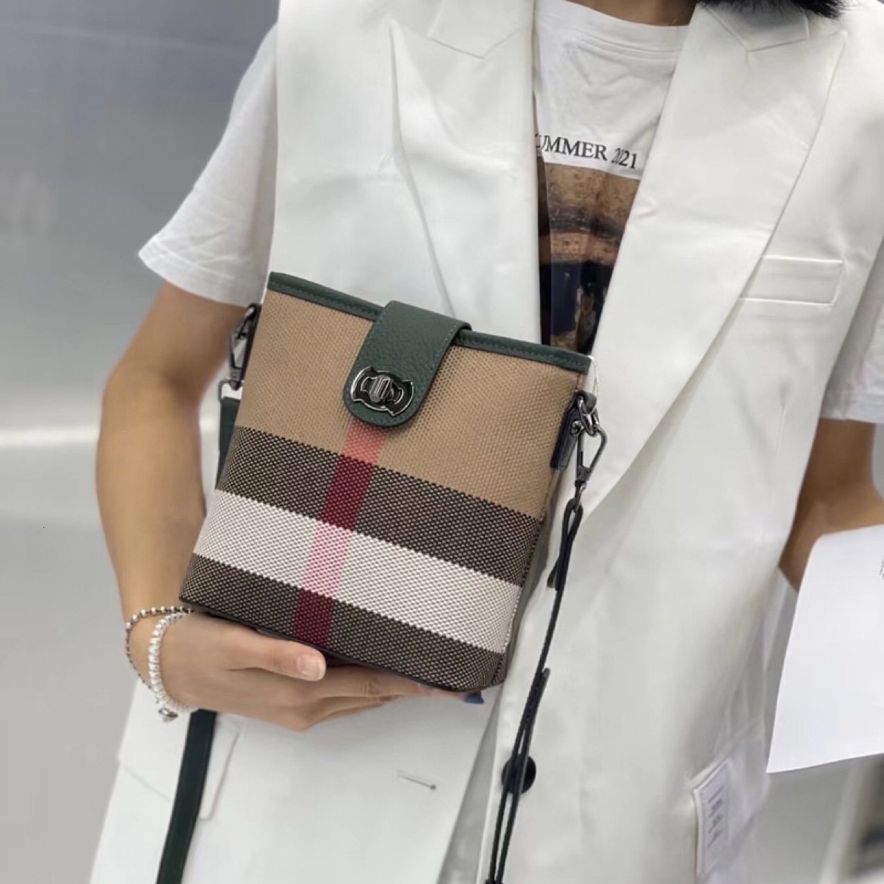 2025 New Women's Design Handbag Wallet Classic Checkered Women's Bucket Bag Diagonal Shoulder Bag Cowhide European And American Fashion Brow