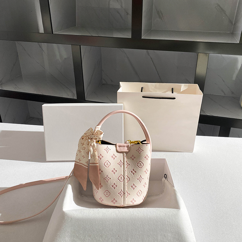 High Quality Handbag 2025 New Women's Designer Luxury Brand Embroidery Hand-held Bucket Bag Commuting Bag Outdoor Vacation Bag High-end Dinner Ba