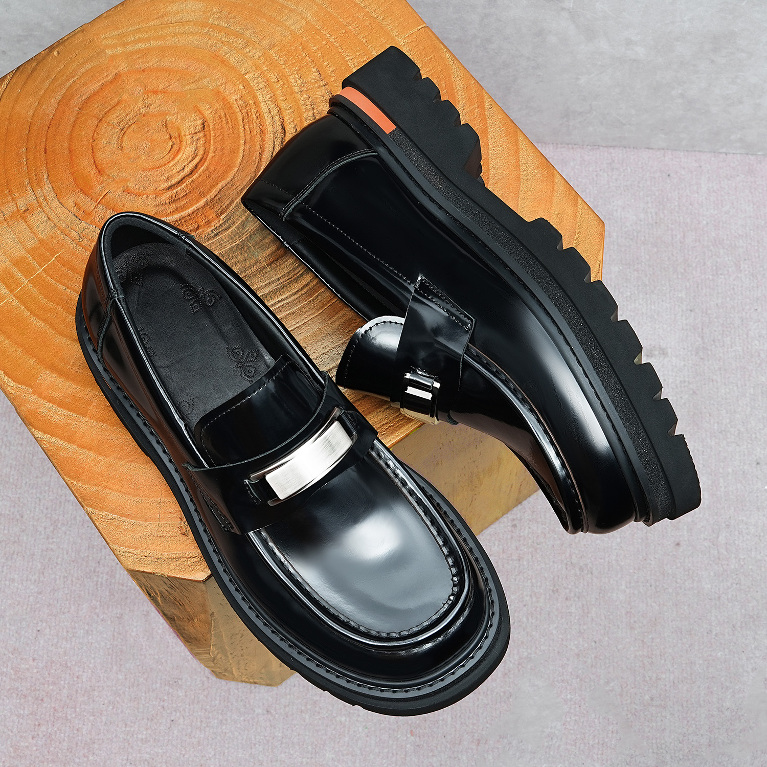 Men's shoes, thick-soled for height increase, European square toe style, large size 46, bright leather with split beads, made of genuine.