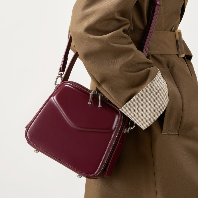 25 Spring Summer New Niche Design Ear-Hanging Series Handheld Brim Genuine Leather Women's Commuter Crossbody Bag